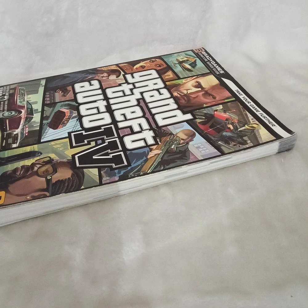 Grand Theft Auto IV GTA 4 Brady Games Series Strategy Guide Xbox 360 PS3